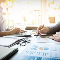 Traducción de textos económicos y documentos financieros