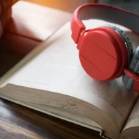 El complejo arte de traducir un audiolibro